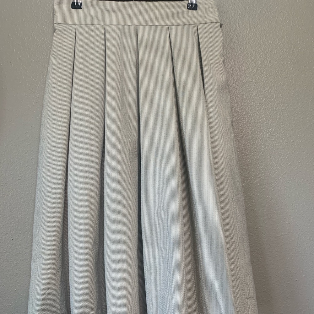 Elegant Cream Pleated Skirt